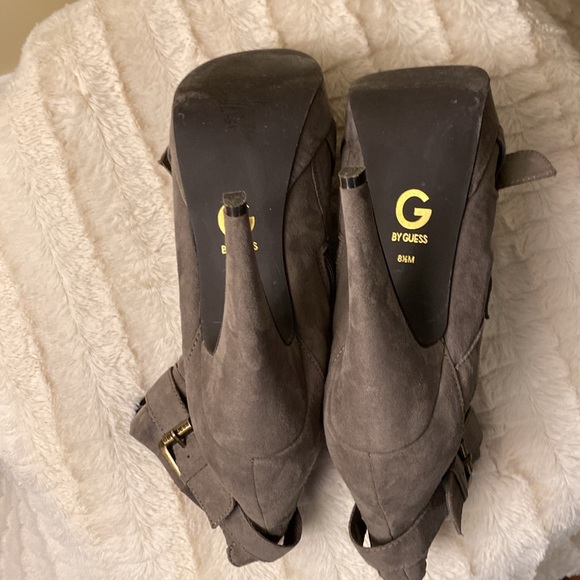 Guess ankle boots! Worn twice, too high for me. - Picture 4 of 4
